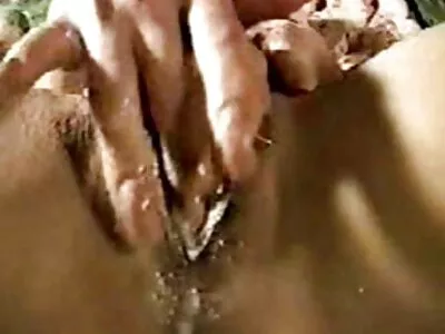 பெண் டீப்ரோட்ஸ் எ மான்ஸ்டர் காக் வீடியோ (பெல்லா ரீஸ்)