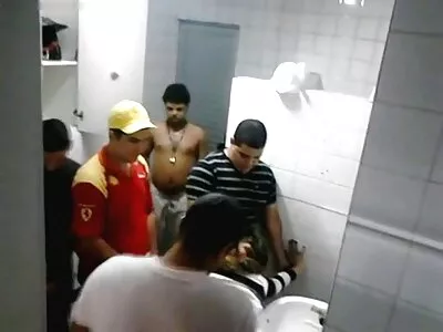 கிழித்து வெளியிடும் வீடியோ (டோபாங்கா ஃபாக்ஸ்)