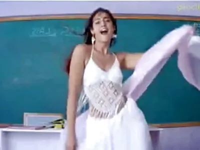 உள்ளாடைகளில் அம்மாவின் சூடு! வீடியோ (ராபி பென்ட்லி)