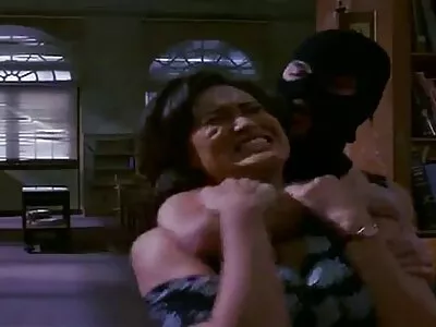 ஒரு மான்ஸ்டர் சேவல் வீடியோவில் ரிலே சுழல்கிறது (ரிலே ரீட்)