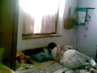 கிளிட்ஸ் மற்றும் கவர்ச்சி வீடியோ (சம்மி ரோட்ஸ், லக்ஸ் காசிடி, ரிலே ஜென்சன், யூஃப்ரத் மாய்)