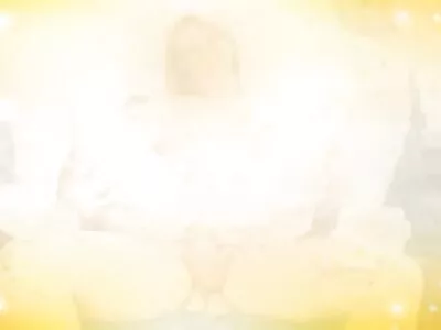 பிராண்டி அனிஸ்டன் கம் மூலம் நிரப்பப்படுகிறார்
