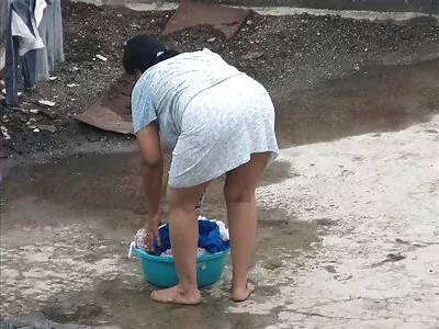 தியா சைரஸ் ஒரு ஆழமான சுத்தம் செய்கிறார்